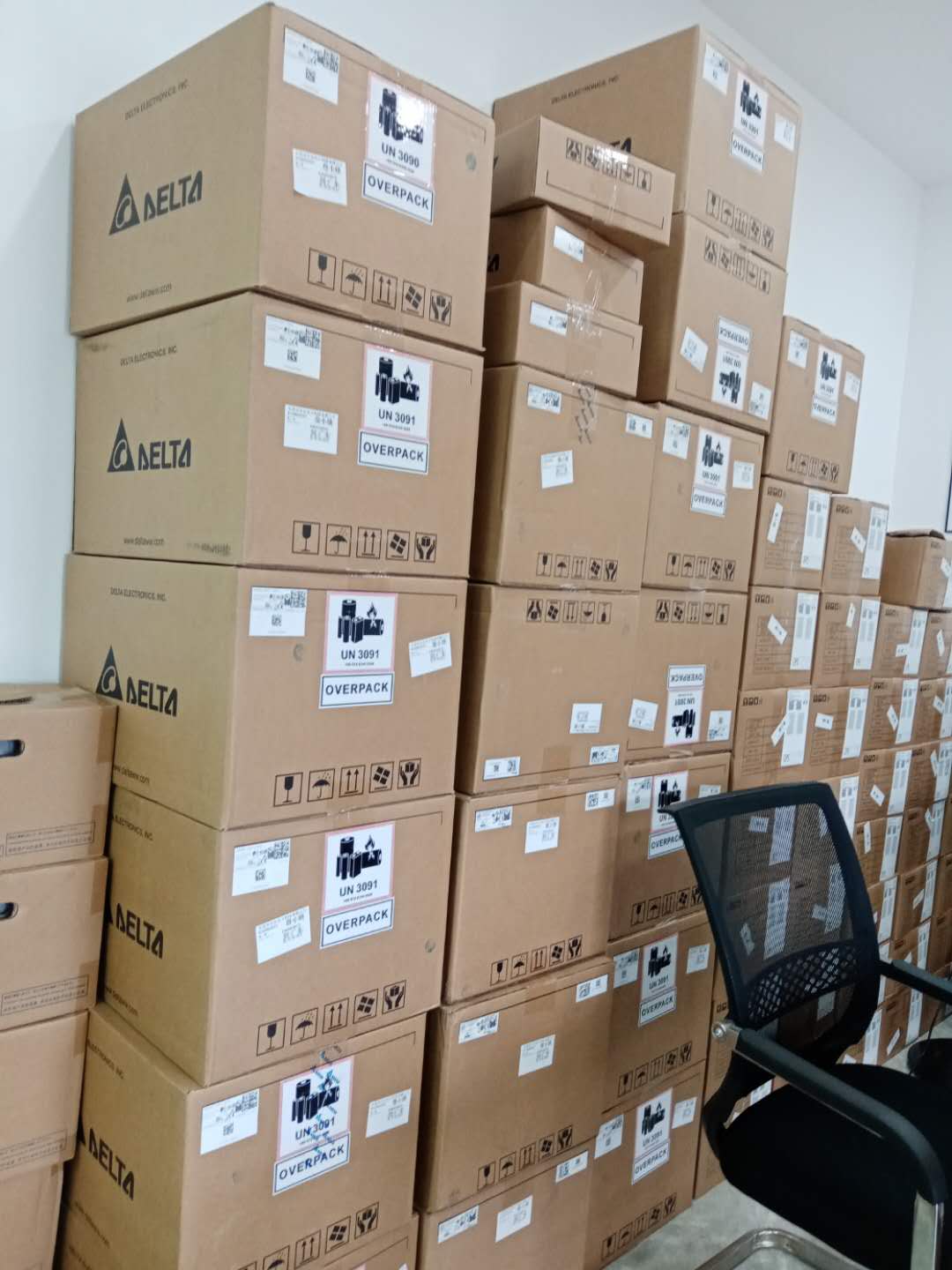  臺(tái)達(dá)24V/DC直流電源 35W-350W功率段都有大批量現(xiàn)貨，價(jià)格絕對(duì)有優(yōu)勢(shì)